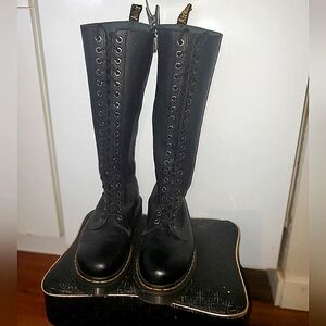 DR Martens size 11 womens tall boot